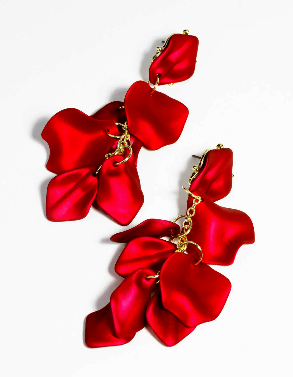Aretes de Pétalos Rojo Metalizado
