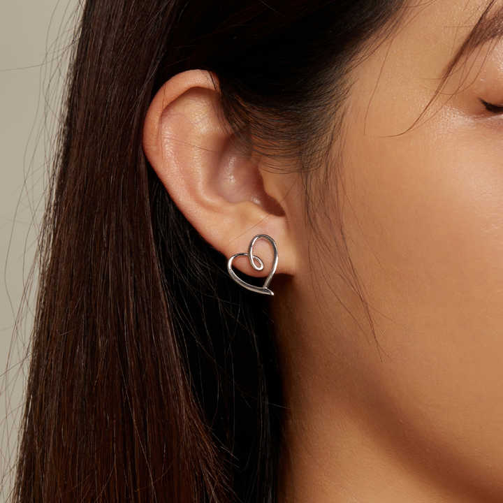 Aretes en Plata – Un Corazón que Fluye