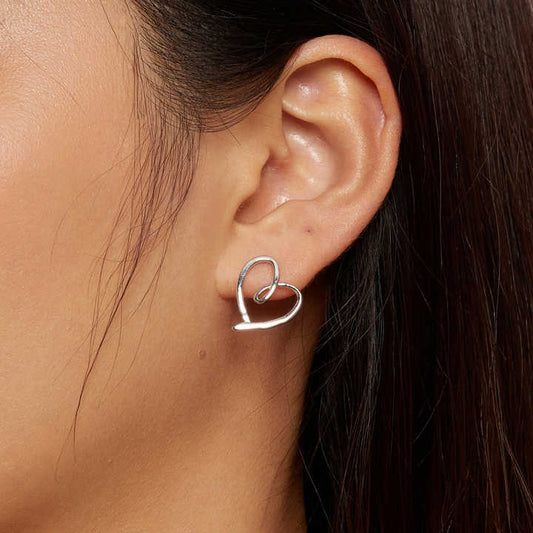 Aretes en Plata – Un Corazón que Fluye