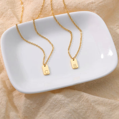 Hermoso Collar Con Letra Inicial Cuadrada