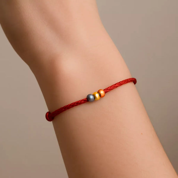 Pulsera Hilo Rojo Tres Oros 18K