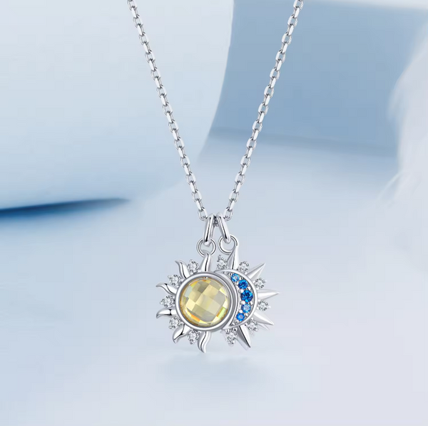 Donde el Sol Abraza a la Luna- Collar En Plata Certificada