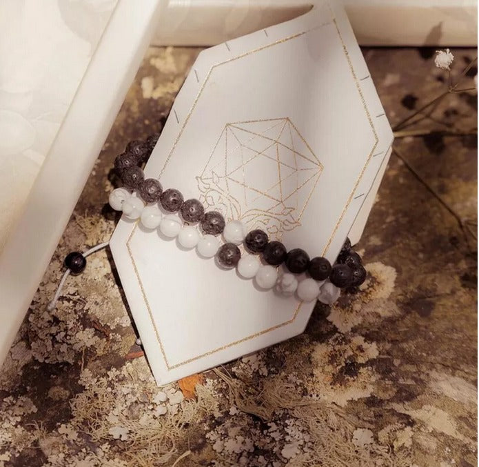 Pulsera Para Parejas En Hilo + Piedras Volcanicas Y Howlita