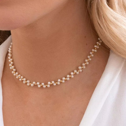 gargantilla con pepitas blancas