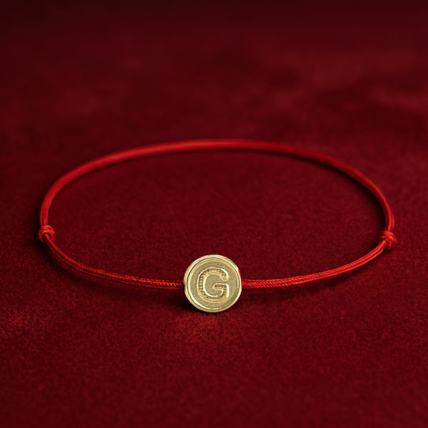 Pulsera Hilo Rojo Letra en Oro 18k