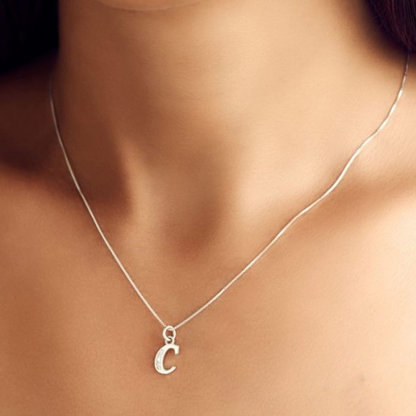 Cadena De Plata Con Dije De Letra Inicial + Zircones Blancos