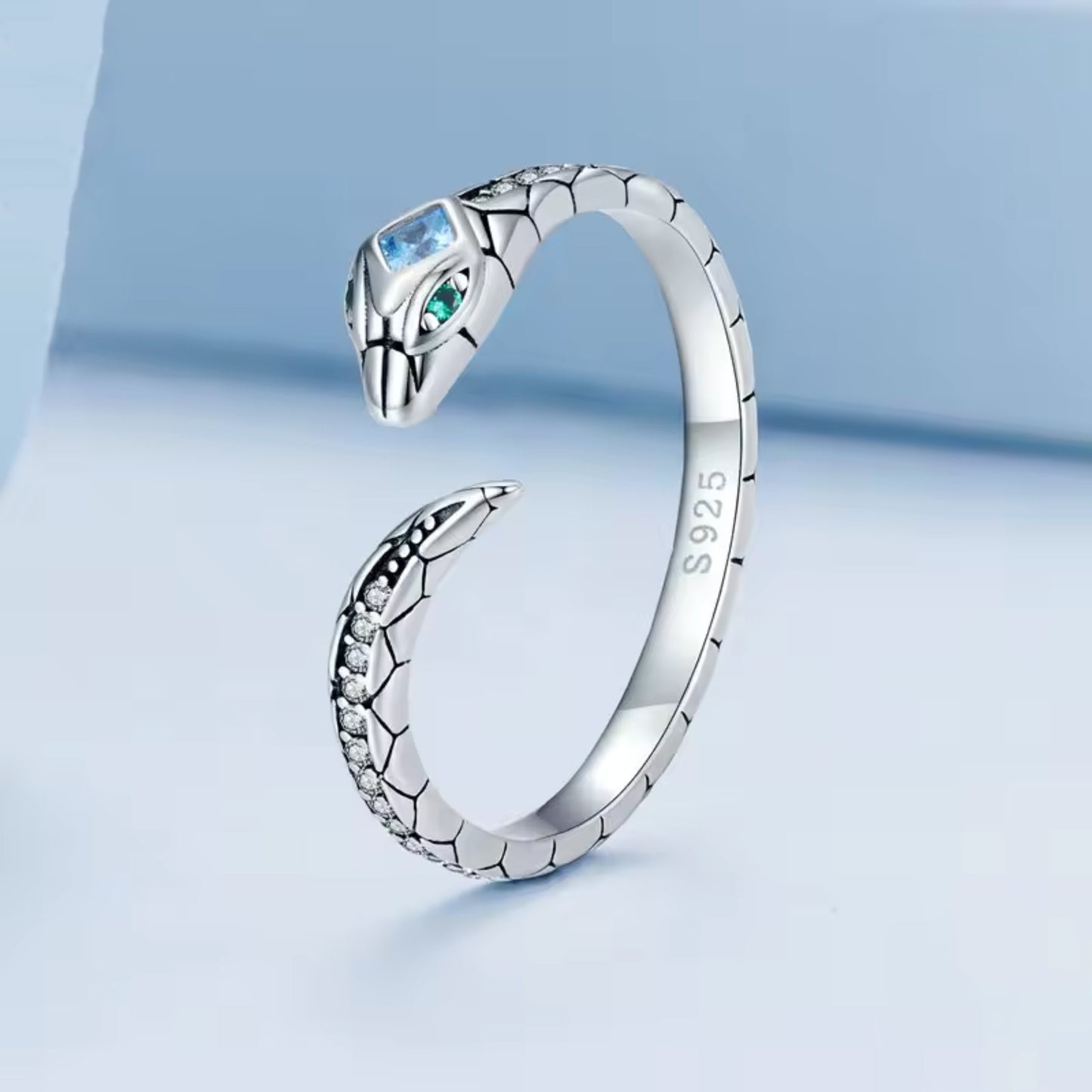 Anillo de Plata Ley de Serpiente con Circones